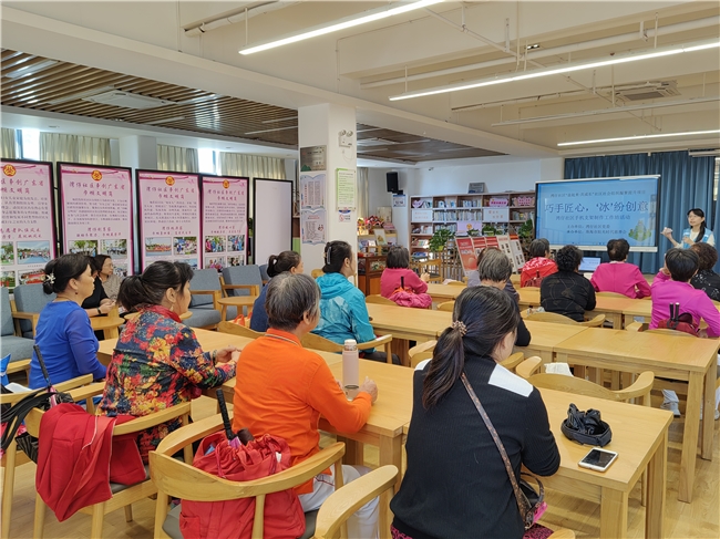 意”湾仔社区手机支架制作工作坊活动凯发k8入口“巧手匠心‘冰’纷创(图7)